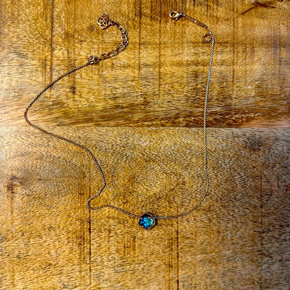 Kendra Scott necklace